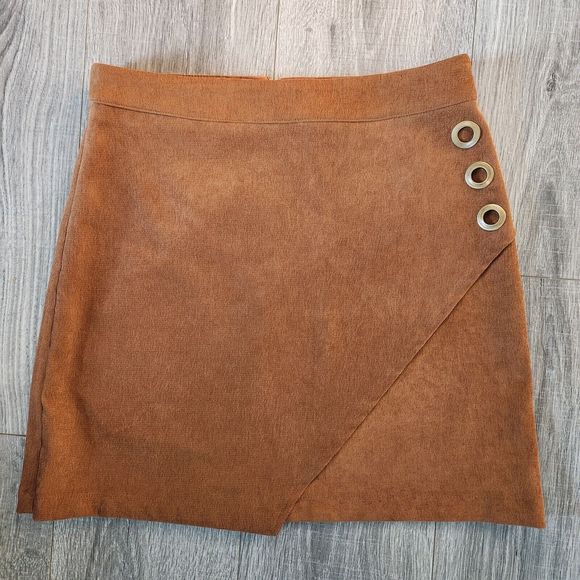 Mini Skirt Sz M Brown Faux Suede A-Line Eyelet Detail Preppy Casual Eye Catching - Picture 2 of 8